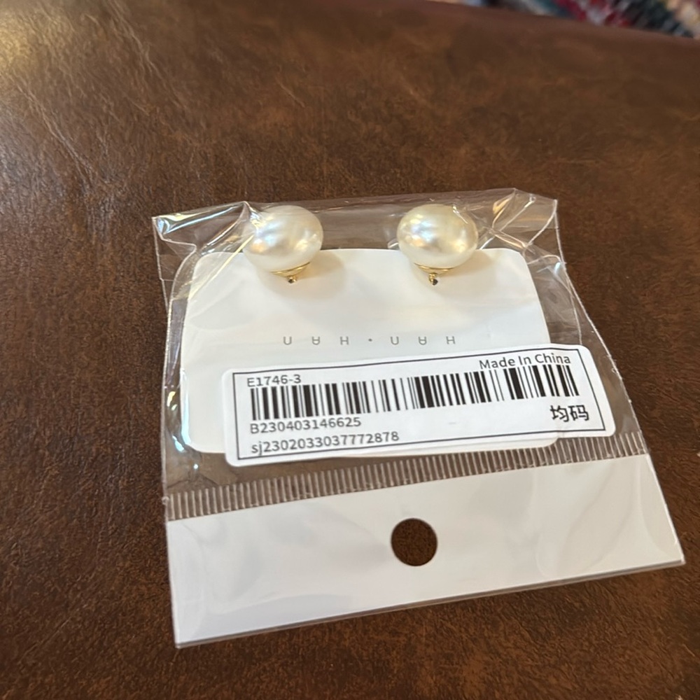 Brand new oversized
Pearl earrings